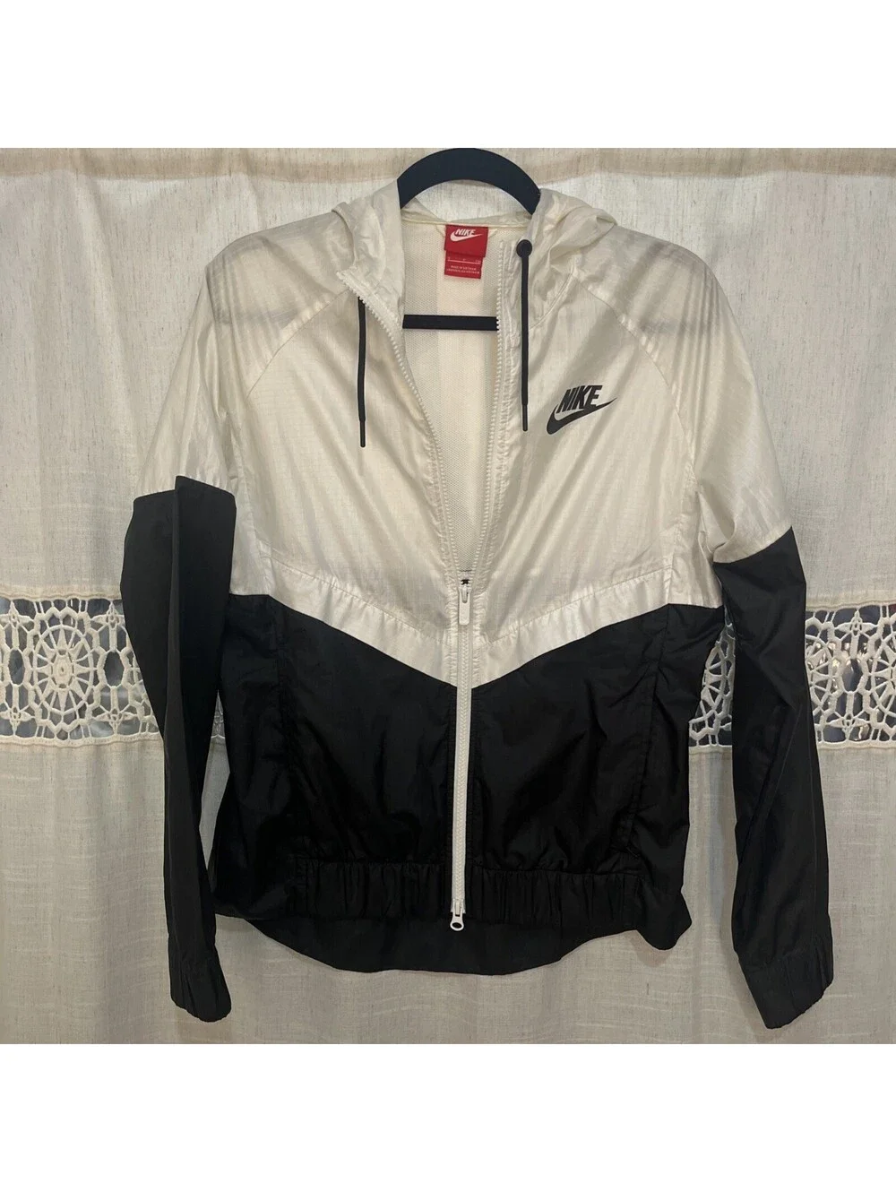 Nike Sportswear Windrunner Jacket Womens Sz M Windbreaker Black/White Full Zip